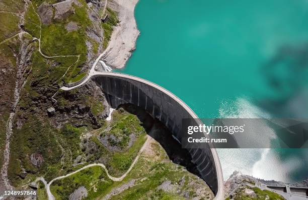 vista aérea de la presa stausee mooserboden, kaprun, austria - energía hidroeléctrica fotografías e imágenes de stock