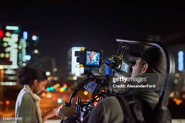 ¡cámara, luces, acción! - shouting fotografías e imágenes de stock