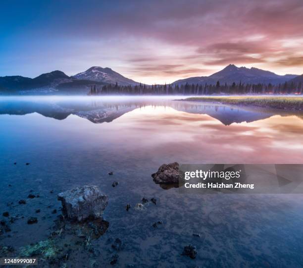 sparks lake at sunrise - bend oregon stock pictures, royalty-free photos & images