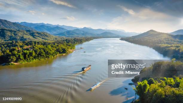 laos mekong river tourboat luang prabang aerial panorama - laos stockfoto's en -beelden
