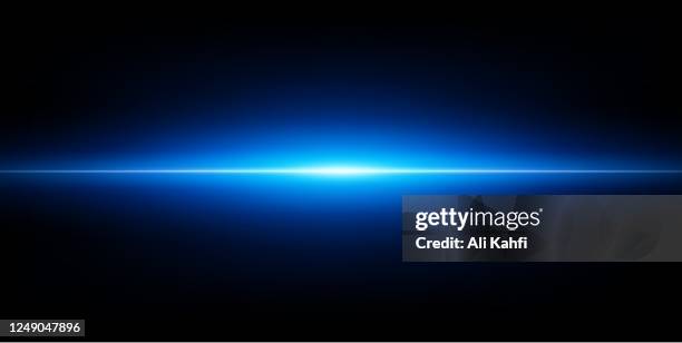 ilustrações, clipart, desenhos animados e ícones de fundo de brilho azul abstrato com fundo de feixe de luzes - flash técnica de iluminação