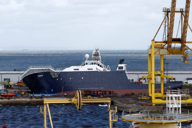 GBR: Ship Tips Over At Leith Dockyard