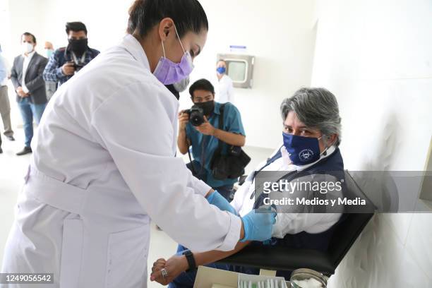 Gloria Molina, Health Secretary of Tamaulipas, underwent a test for coronavirus during the inauguration of the Molecular Biology unit in Nuevo Leon,...