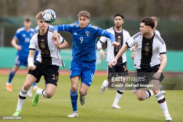 Tom Rothe of Germany, Pio Esposito of Italy and LInus Gechter of Germany battle for the ball during the UEFA European Under-19 Championship Malta...