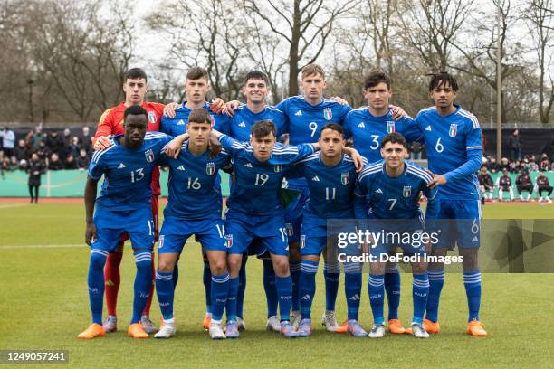 The Italian players pose for a team photo prior to the UEFA European Under-19 Championship Malta 2023 qualifying match between Germany and Italy at...
