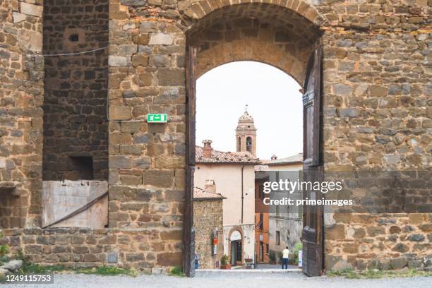 piazzan staden pienza i toscana, italien. ett populärt turistmål i toscana, italien. - san quirico d'orcia bildbanksfoton och bilder