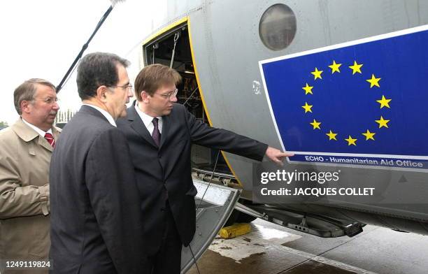 Belgian Defence Minister Andre Flahaut , European Commission Chairman Romano Prodi and Belgian Prime Minister Guy Verhofstadt take a look at the...