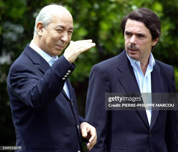 Spanish Prime Minister, Jose Maria Aznar chats with his Moroccan counterpart, Driss Jettou in Quintos de Mora, near Tolede, 05 june 2003. It is the...