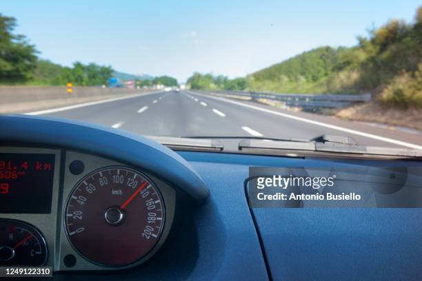 car's dashboard - kilometer fotografías e imágenes de stock