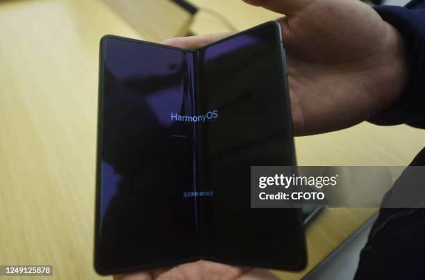 Customers experience the just-released foldable screen mobile phone flagship Huawei Mate X3 at the Huawei flagship store in Hangzhou, Zhejiang...