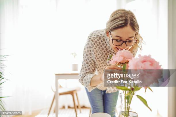 young woman at home - free images without copyright stock pictures, royalty-free photos & images
