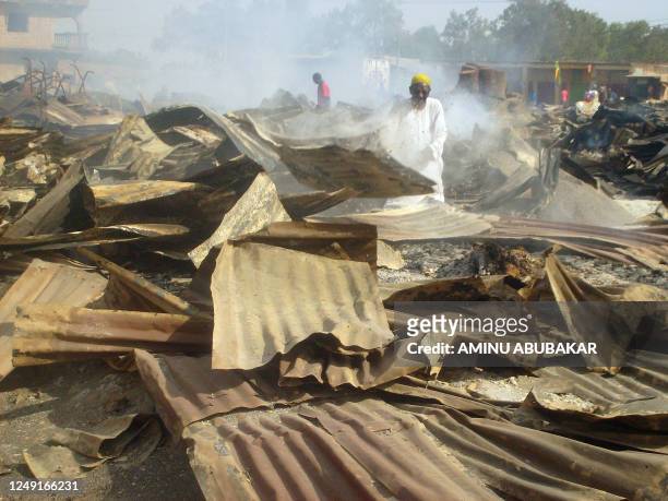 Trader removes zinc roofing sheets from his burnt grains shop at Laranto market in Jos on December 3, 2008. Over 3,000 shops in the market were burnt...