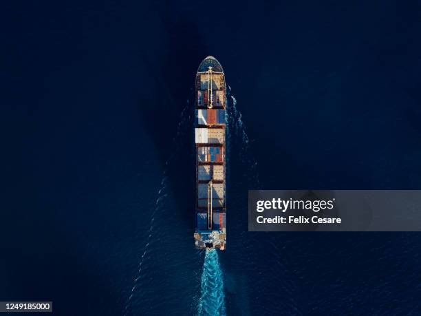 aerial view of a cargo container ship at sea - handelsoorlog stockfoto's en -beelden