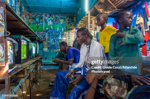 African Computer Room 68 Mali Computer Stock Photos, High-Res Pictures, and Images - Getty Images
