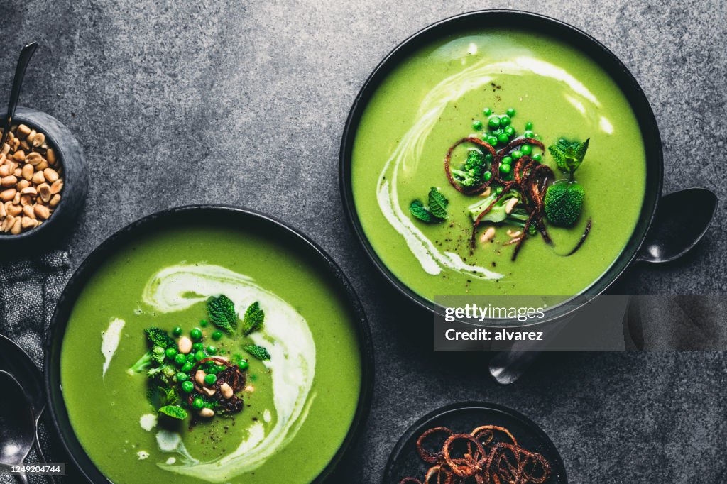 Soupe à la crème aux pois verts
