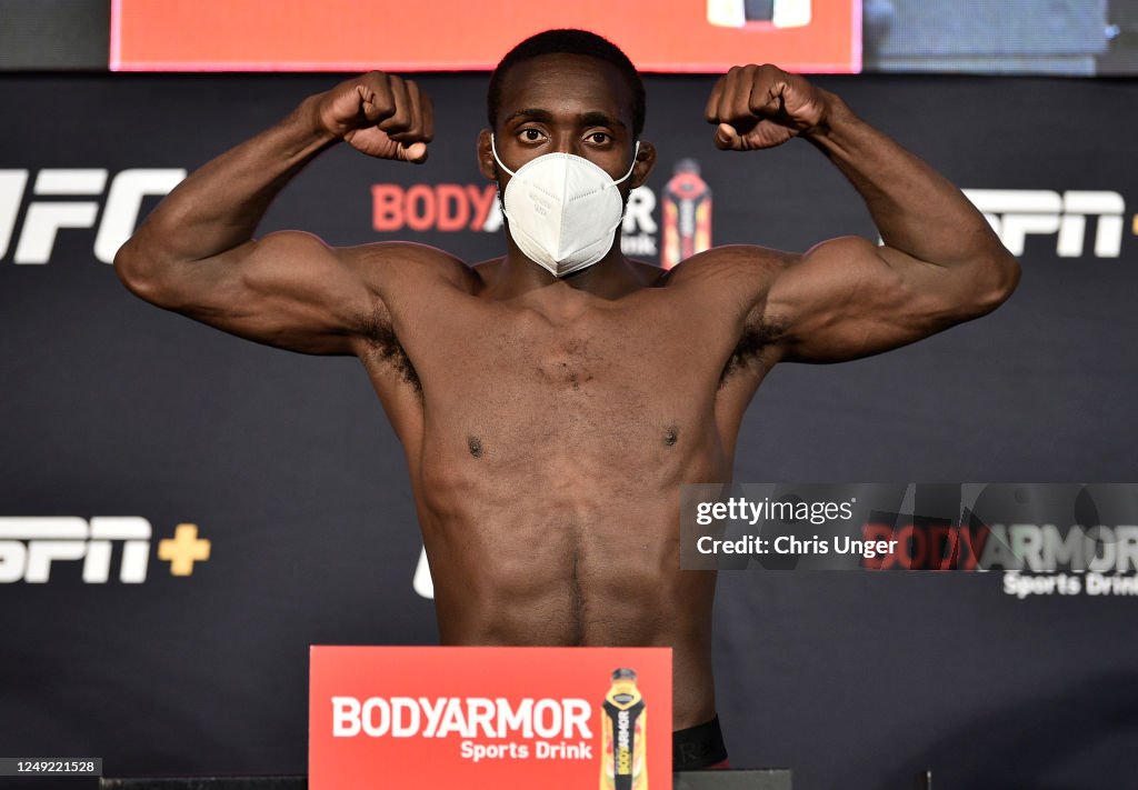 UFC Fight Night Eye v Calvillo: Weigh-Ins