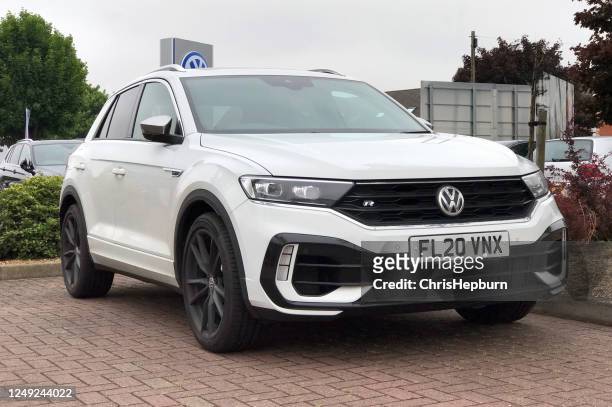 volkswagen t-roc r at dealership - letter r stock pictures, royalty-free photos & images