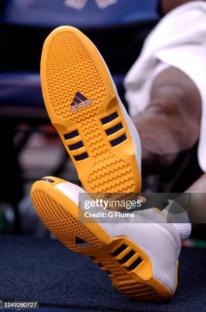Kobe Bryant of the Los Angeles Lakers wears Adidas shoes during the game against the Washington Wizards on April 2, 2002 at the MCI Center in...