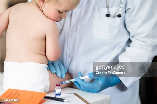 kinderimmunisierung - tetanus stock-fotos und bilder