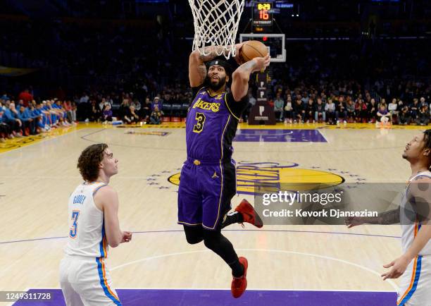 Anthony Davis of the Los Angeles Lakers scores a basket against Josh Giddey and Jaylin Williams of the Oklahoma City Thunder during the first half at...