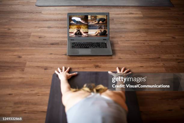 yoga instructor teaching online class from studio. - online yoga stock pictures, royalty-free photos & images