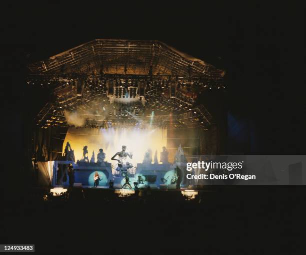 Concert Iconic Set 5,255 Concert Stage Set Stock Photos, High-Res Pictures, and Images ...