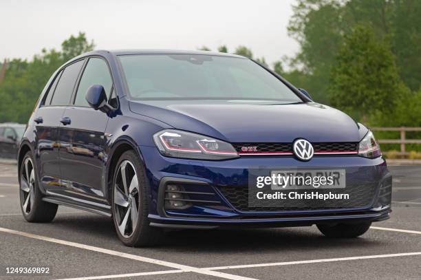 volkswagen golf gti mk 7 - chris motionless stock-fotos und bilder