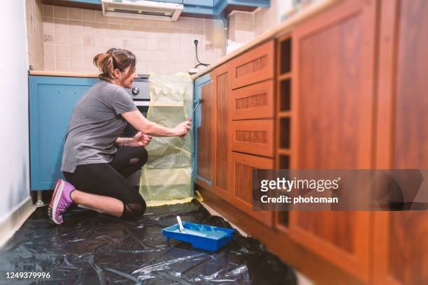 painting kitchen. - cabinet imagens e fotografias de stock