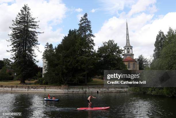 Members of the public Kayak and paddle board on the River Thames as they enjoy the warm weather on June 13, 2020 in Wallingford, England .As the...