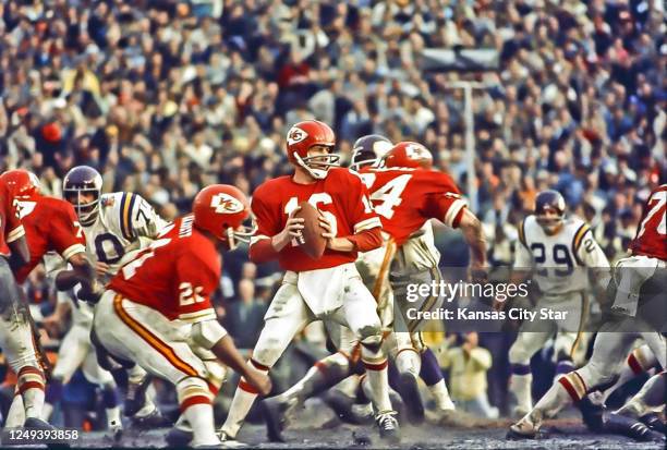 Kansas City Chiefs quarterback Len Dawson gets pass protection before throwing the final touchdown pass of the game to wide receiver Otis Taylor as...