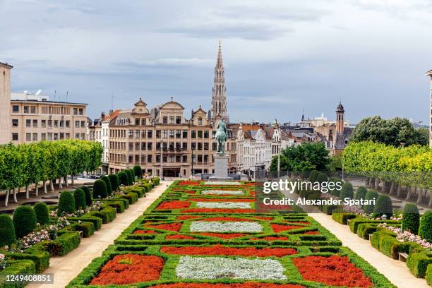 mont des arts garden and brussels skyline in summer, belgium - brussel skyline stock pictures, royalty-free photos & images