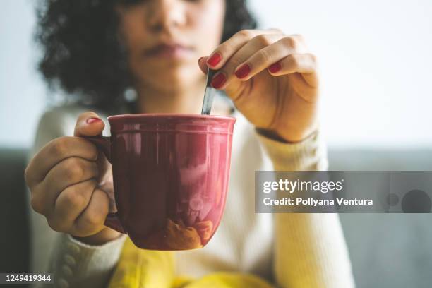 woman stirring coffee - hot latino girl imagens e fotografias de stock