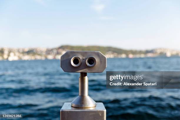 coin-operated tourist binoculars overlooking bosphorus, istanbul, turkey - stop watch stockfoto's en -beelden