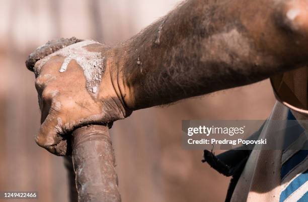 construction worker with dirty hands doing concrete work on construction site with space for text - dirty construction worker stock pictures, royalty-free photos & images