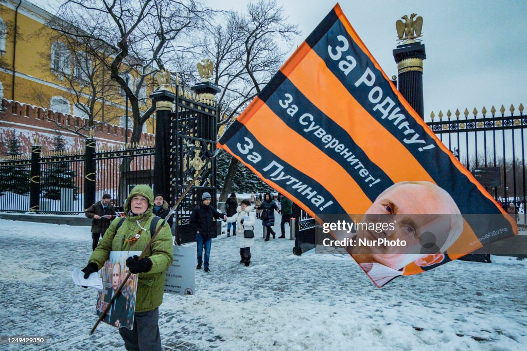 Russian Support Supporters of Vladimir Putin asking for support of the russian... News ...