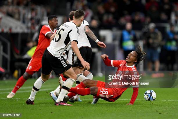 Nico Schlotterbeck of Germany and Andre Carillo of Peru battle for the ball during an international friendly match between Germany and Peru at MEWA...