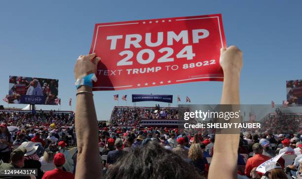 Donald Sign 36,948 Donald Trump Sign Stock Photos, High-Res Pictures, and Images ...