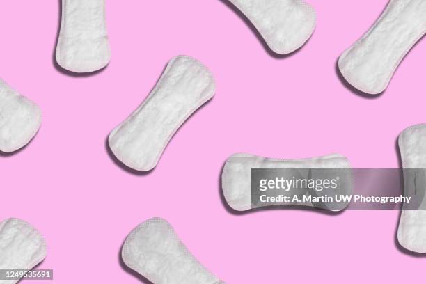 several sanitary pads on a pink background - absorbent stock-fotos und bilder