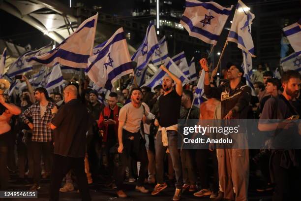 Thousands of Israelis take the streets as they block Ayalon highway in response to Prime Minister Benjamin Netanyahuâs surprise sacking of his...