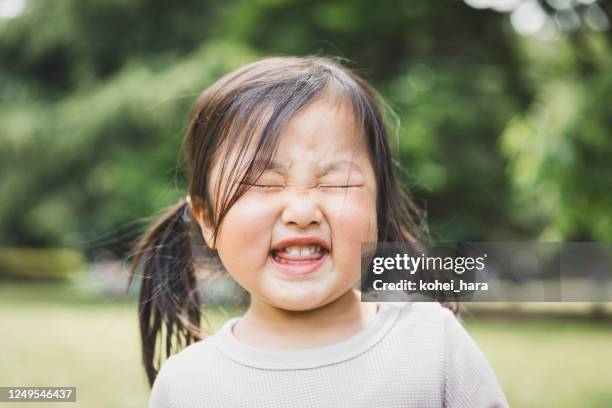 retrato de niña en el parque - japanese girl fotografías e imágenes de stock