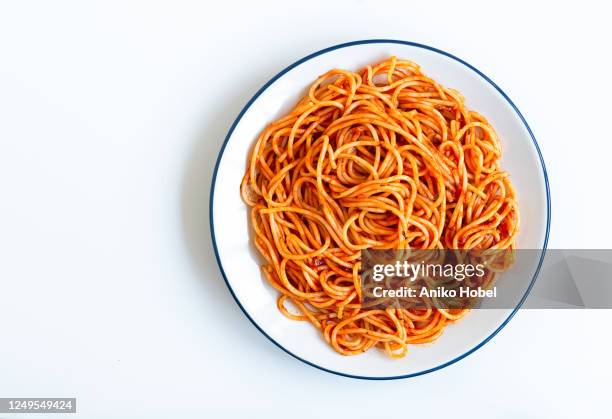 spaghetti with tomato sauce - overhead objects bildbanksfoton och bilder