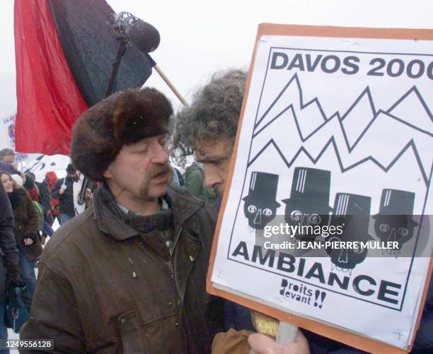 French farmers union leader Jose Bove chats with the leader of the French housing defense association Jean-Claude Zamora in Davos 29 January 2000,...