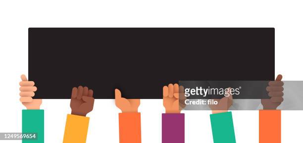 ilustrações, clipart, desenhos animados e ícones de diversas pessoas de protesto multiétnicas segurando placa - segurar