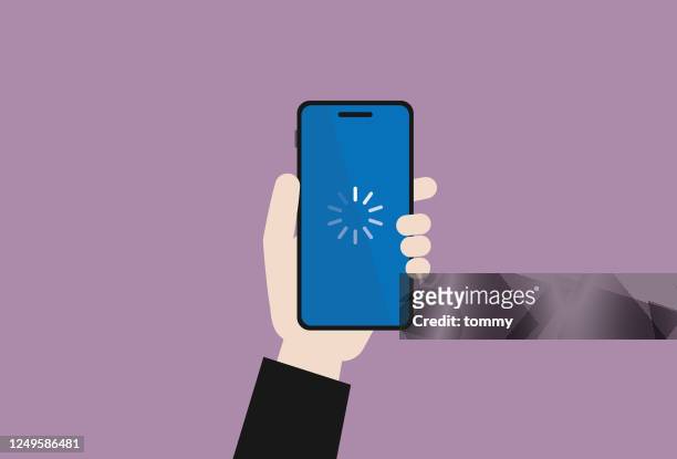 stockillustraties, clipart, cartoons en iconen met de zakenman houdt een mobiele telefoon met een downloadsymbool - spyware