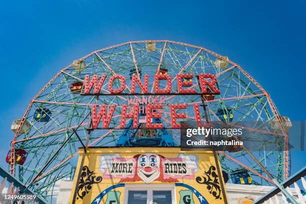 wonder wheel in coney island - luna park coney island stock pictures, royalty-free photos & images