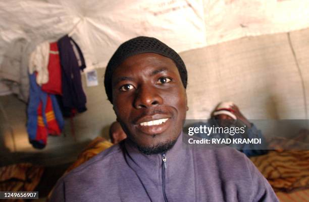 Illegal immigrants are pictured at a makeshift shelter at an illegal immigrants camp in Meghnia, at the Algerian-Moroccan border, 13 october 2005....