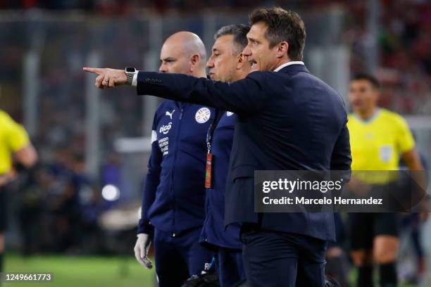 Head coach Guillermo Barros Schelotto of Paraguay gestures during an international friendly match against Chile at Estadio Monumental David Arellano...