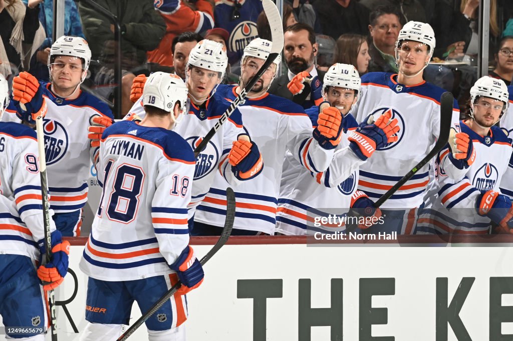 Zach Hyman of the Edmonton Oilers celebrates with teammates on the ...