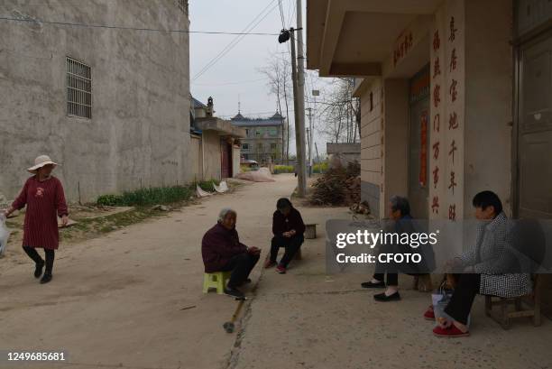 Several villagers chat in a rural area of Linquan county, Fuyang city, East China's Anhui province, March 28, 2023. Nowadays, there is a phenomenon...