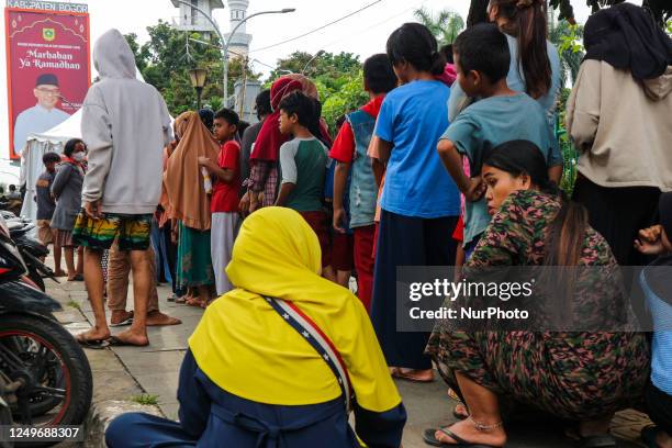 Number of residents queue to get iftar snacks on Jalan Raya Tegar Beliman, Cibinong, Bogor Regency, West Java, Tuesday . The Bogor government...